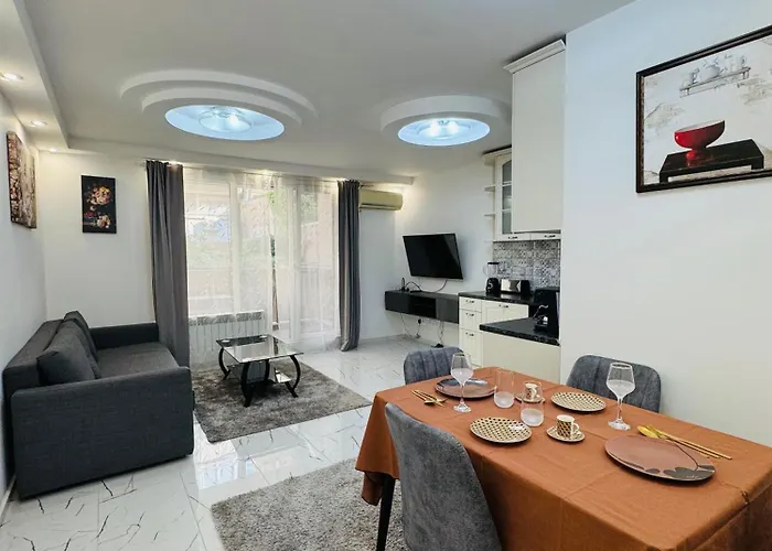 Апартамент 2 *