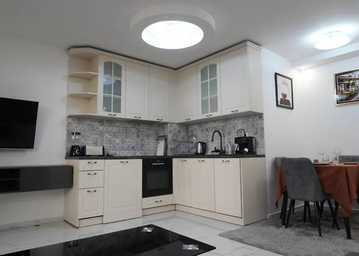 Апартамент 2 *